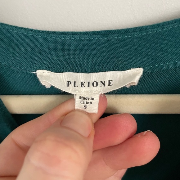 Pleione, women’s small, roll sleeve deep green longer length soft open-neck top - Picture 2 of 7
